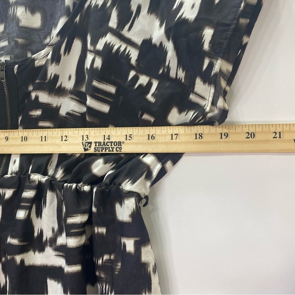 Abstract Artsy Maternity Momcore Top M Short Sleeve Cool 1/4 Front Zipper - Picture 10 of 14